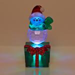 Фигурка с подсветкой Снеговичок в шарфике на подарке 9 см