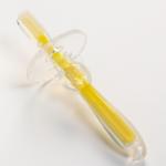 УЦЕНКА Детская зубная силиконовая щетка с ограничителем, цвет желтый
