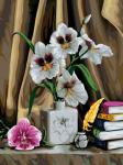 Букет орхидей в белой вазе