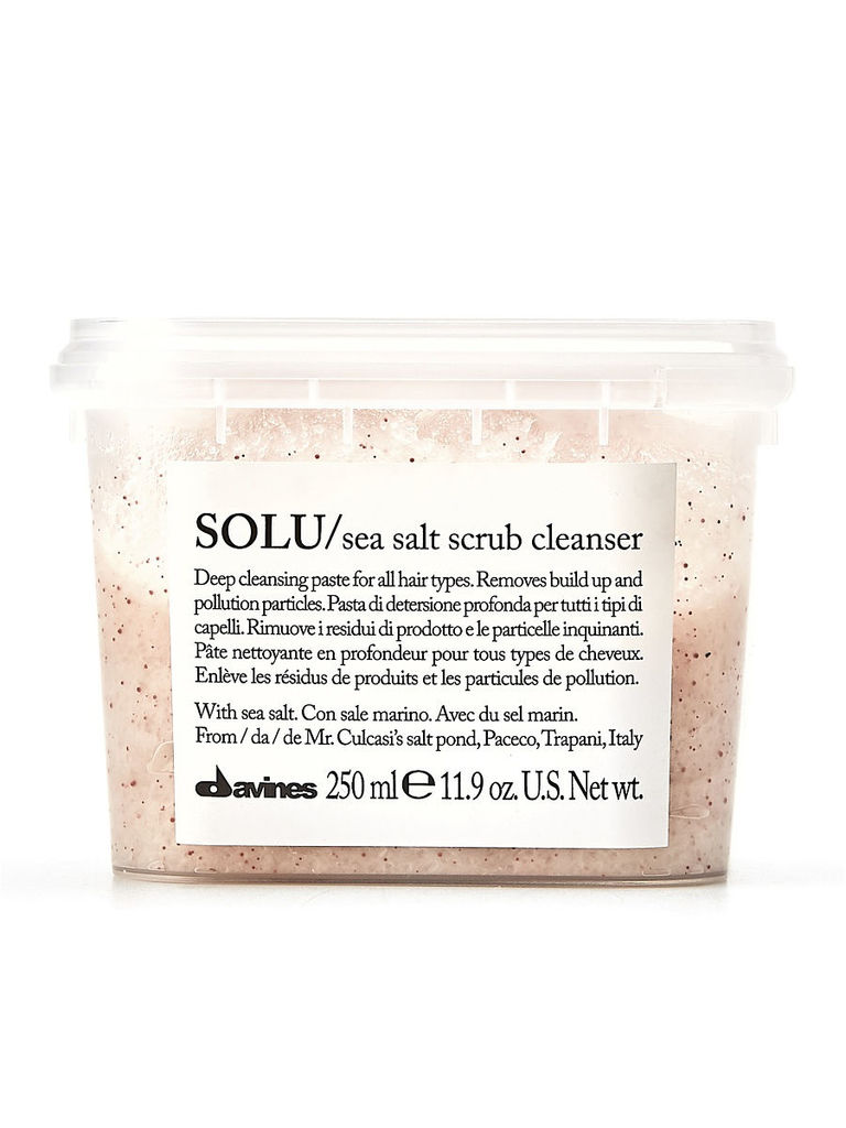 Скраб паста. Davines Solu Sea Salt Scrub Cleanser 250 ml. Давинес скраб для кожи головы. Скраб Solu Davines презентация. Davines соль для волос.