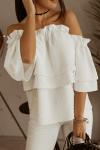 Белая блуза в горошек с открытыми плечами и оборками