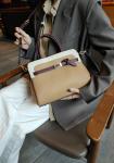 - Кожаная женская сумка-портфель, цвет коричневый с молочным