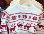 Вязаный свитер с оленями красный DN