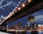 Воздушный шар у моста на фоне ночного города