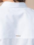 Блузка из хлопковой ткани с бежевой тесьмой на манжетах