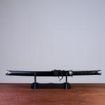 Сувенирное оружие «Катана на подставке», чёрные ножны под змеиную кожу, 70см, клинок 31см