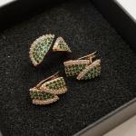 Шикарный комплект ювелирной бижутерии с позолотой, серьги с зелеными камнями, кольцо безразмерное, 43287, арт.947.127