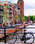 Велосипед на фоне Амстердамского канала