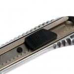 Нож канцелярский, 18 мм, металл с металлическим направляющим фиксатором, на блистере